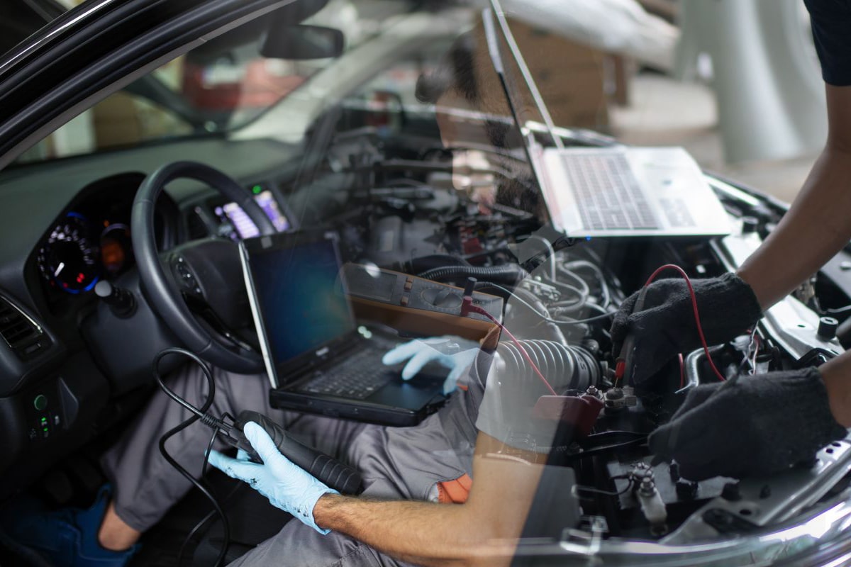 Professionelle Fahrzeugdiagnose mit OBD2 in Wiener Kfz-Werkstatt
